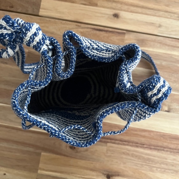 Altiplano Handmade Woven Guatemalan Bucket Bag - Picture 5 of 8